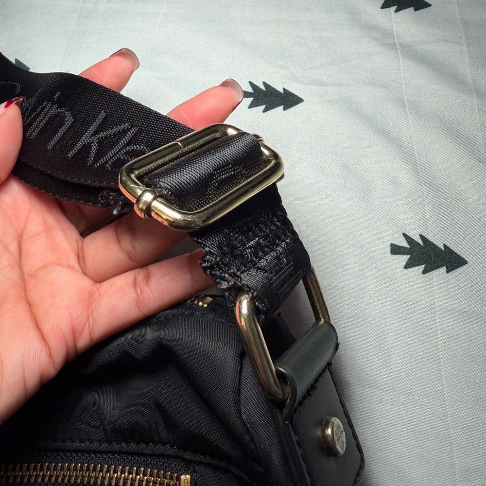 SOLD - Calvin Klein Black Crosbody Shoulder Bag - Picture 4 of 15